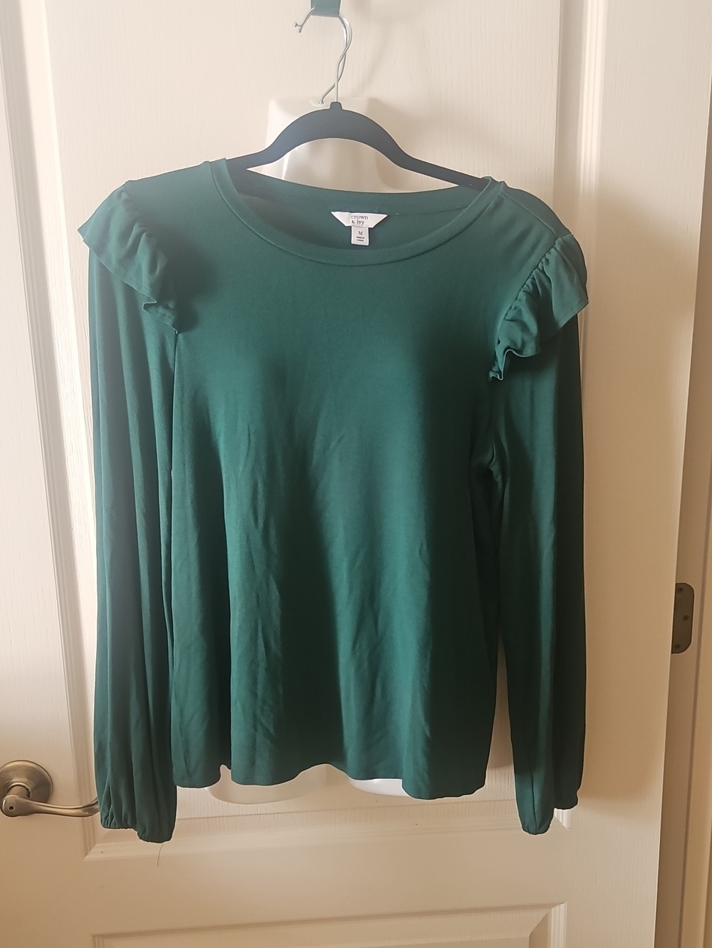 Green Top Stretchy By Crown & Ivy Size med Ruffles Over Sleeves Soft Cozy